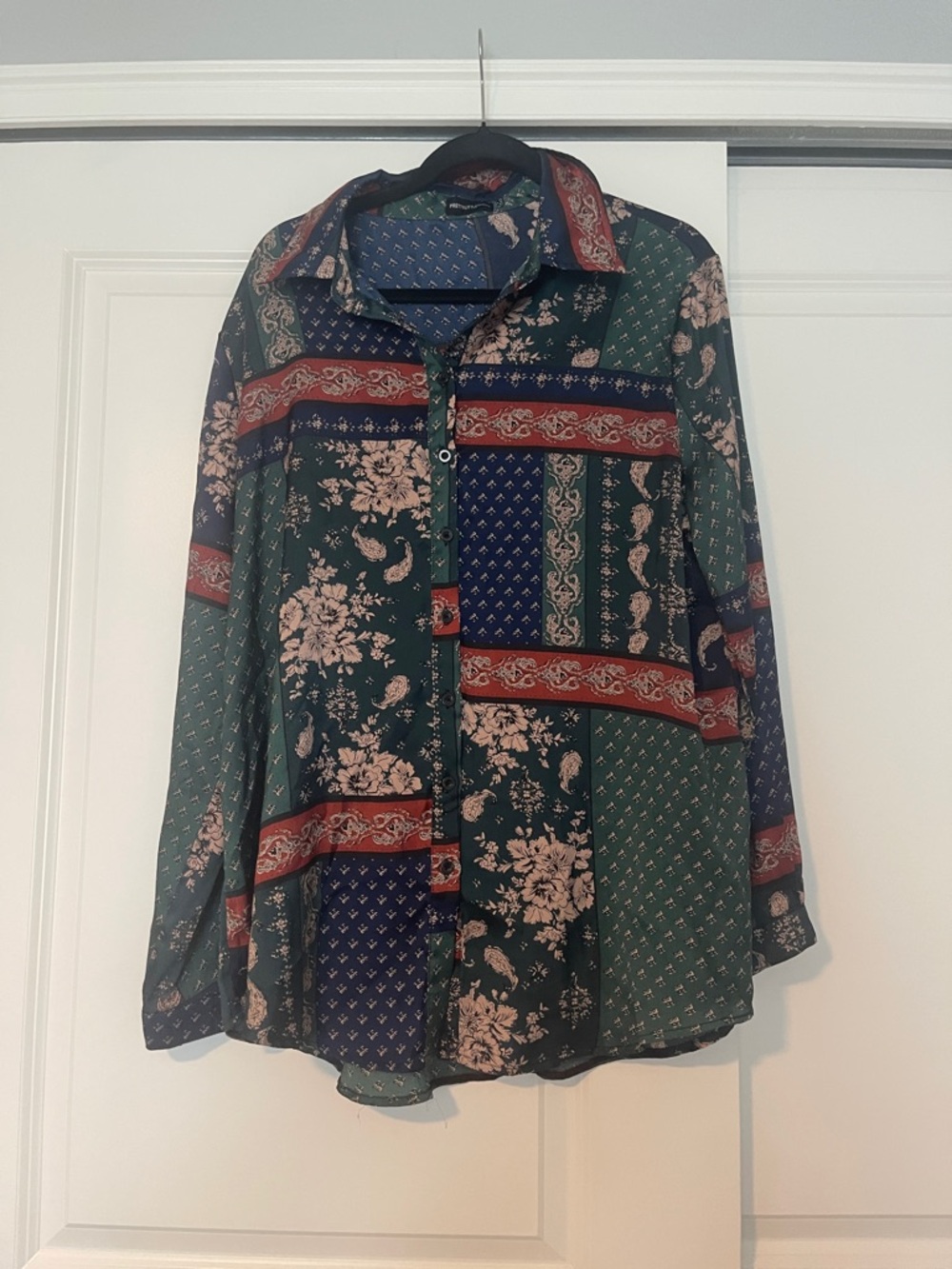 PrettyLittleThing Multicolor Paisley Print Shirt (Green, Navy, Red, Cream) - Picture 2 of 6